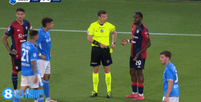 半场-那不勒斯暂1-0卡利亚里 麦克托米奈精彩凌空侧勾破门