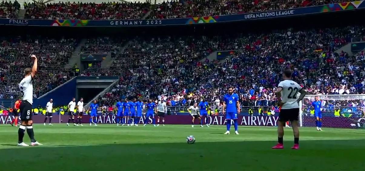 半场1-0！法国全场受压制，姆巴佩一剑封喉，德国队浪费多次良机