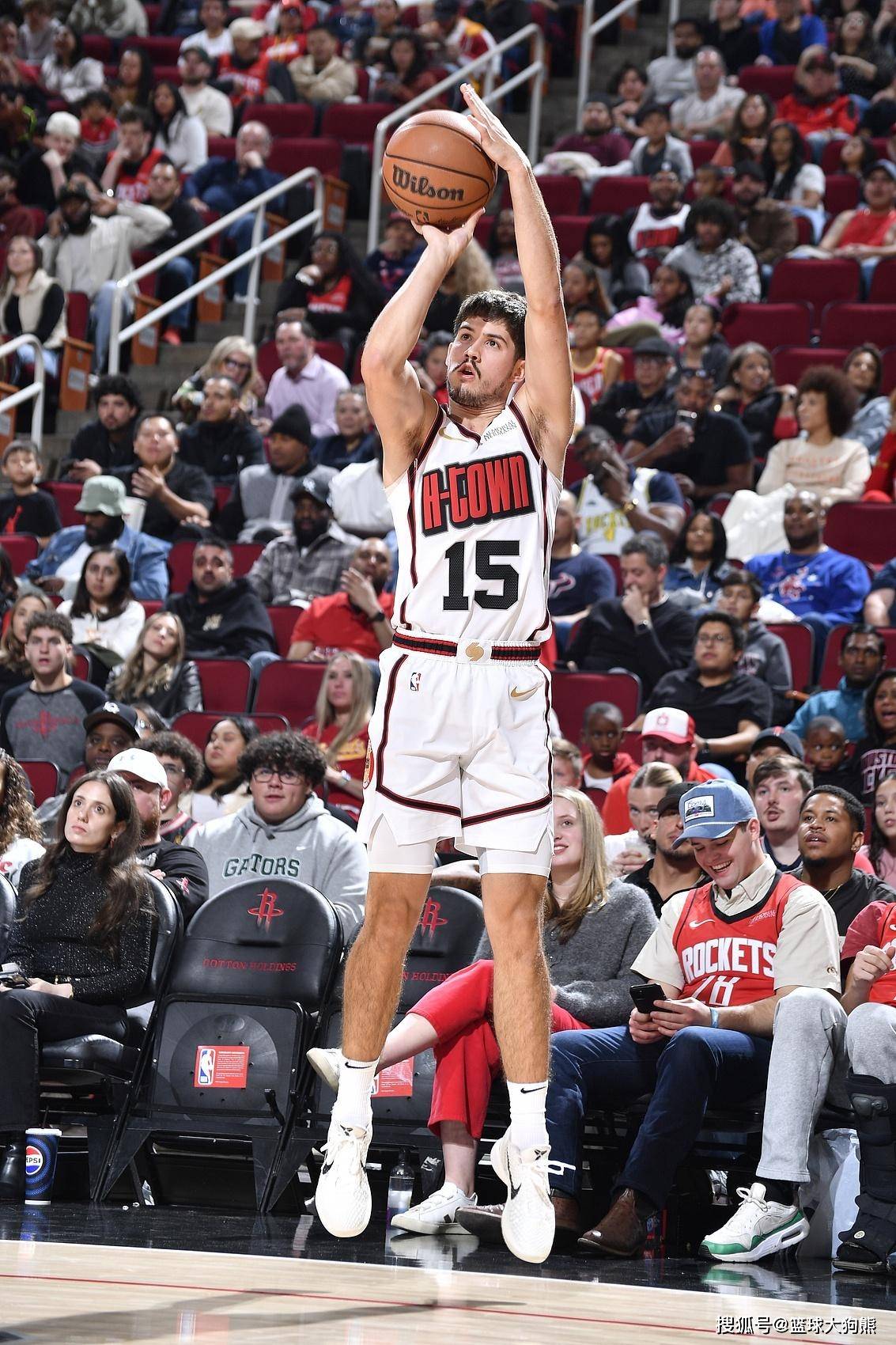 范弗里特因伤报销！火箭队主动改变战术？专家支招：需更快更强硬