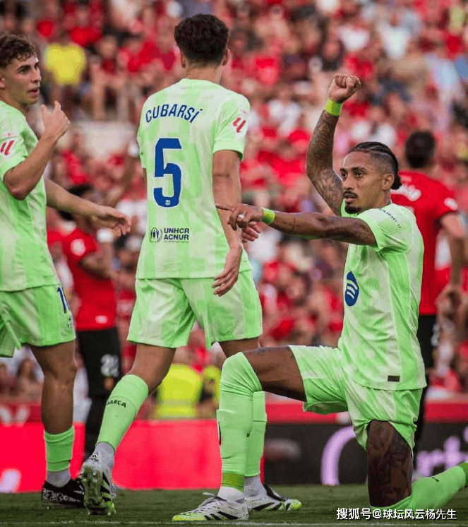 西甲战火重燃，巴萨3-0大胜马洛卡，马洛卡两人染红吞苦果