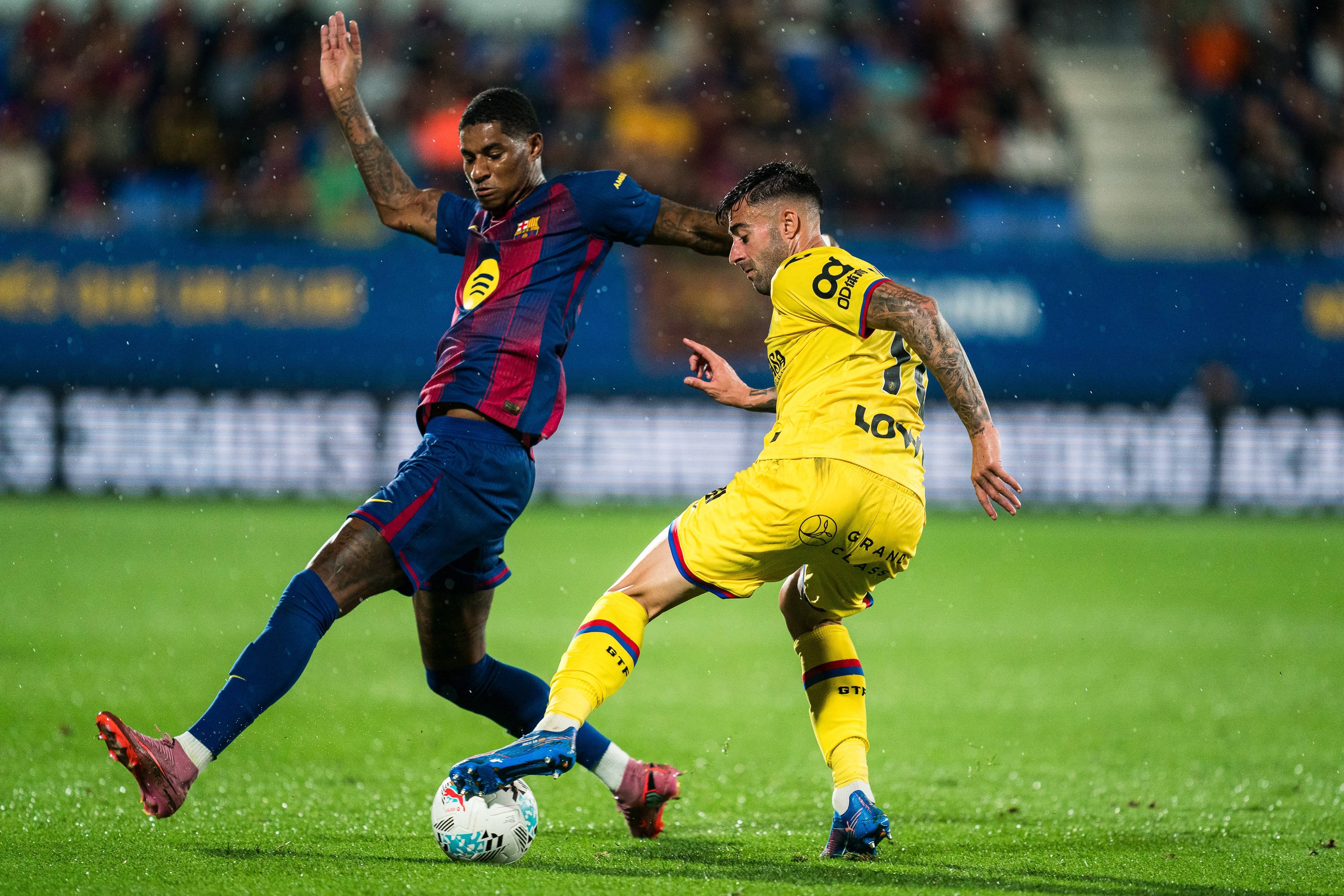 （体育）足球——西甲：巴塞罗那胜赫塔菲